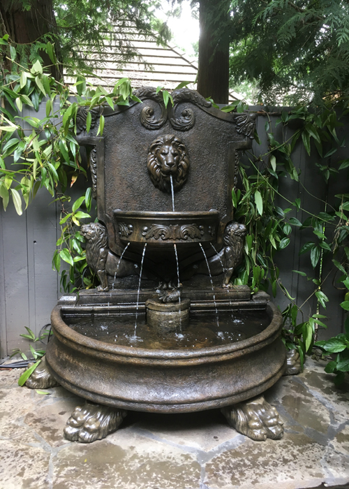 d124 standing leone fountain
